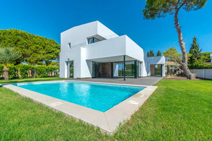 4 bedroom 3 bathroom luxury villa with private pool in Campoamor