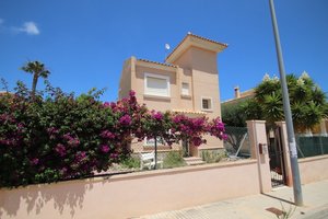 3 bedroom 2 bathroom detached villa in Punta Prima