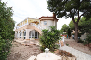 3 bedroom villa with private pool in Pinar de Campoverde