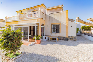 3 bedroom 2 bathroom semi detached villa in Punta Prima