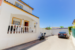 3 bedroom 2 bathroom detached corner villa in Los Balcones