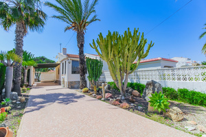 2 bedroom semi detached villa in Mil Palmeras 800m from the beach