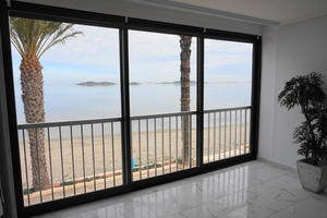 2 bedroom, 2 bathroom renovated apartment on the Mar Menor beachfront