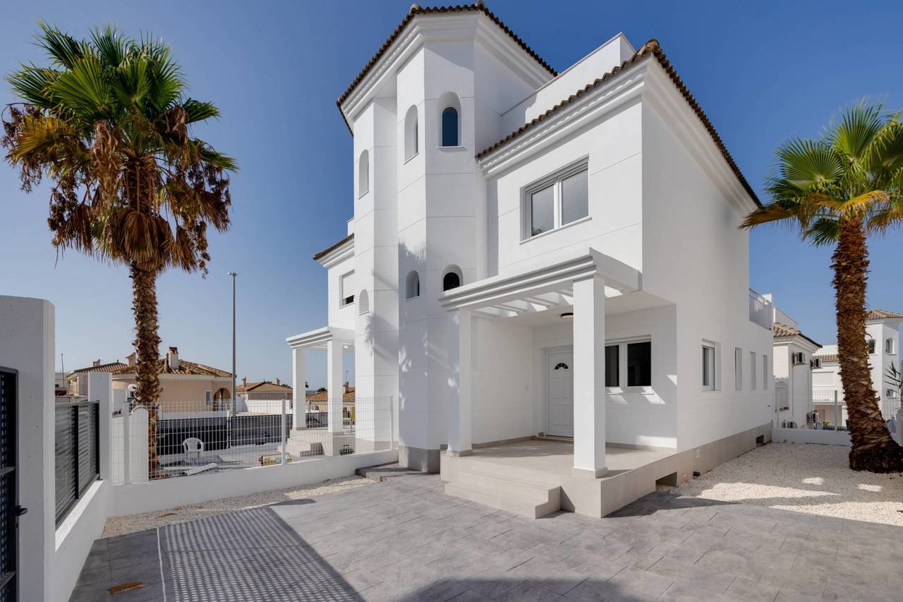 3 bedroom Villa for sale in La Marina