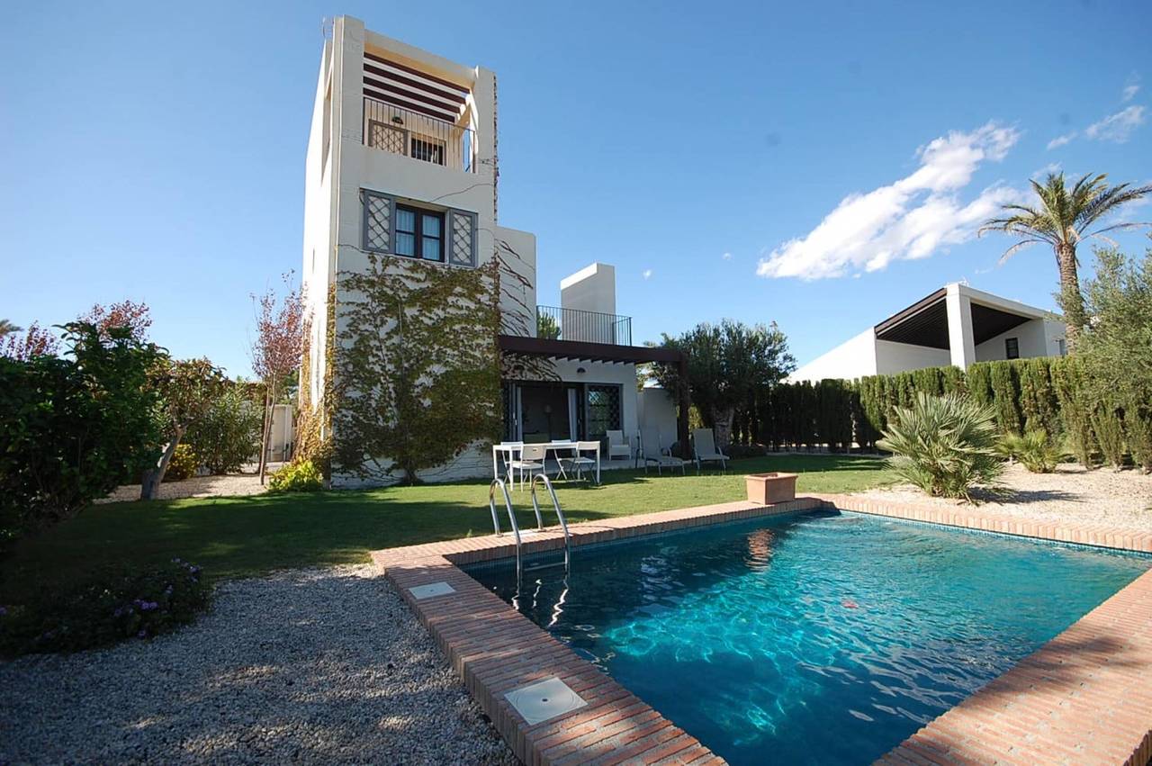 4 schlafzimmer Villa 
zum verkauf in Peraleja Golf Resort 