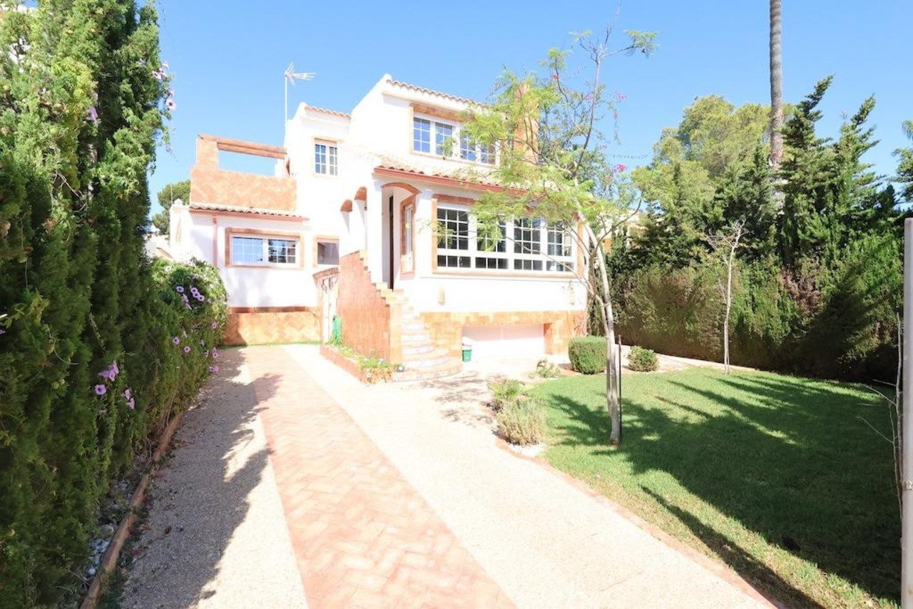 4 sovrum Villa till salu i Villamartin 