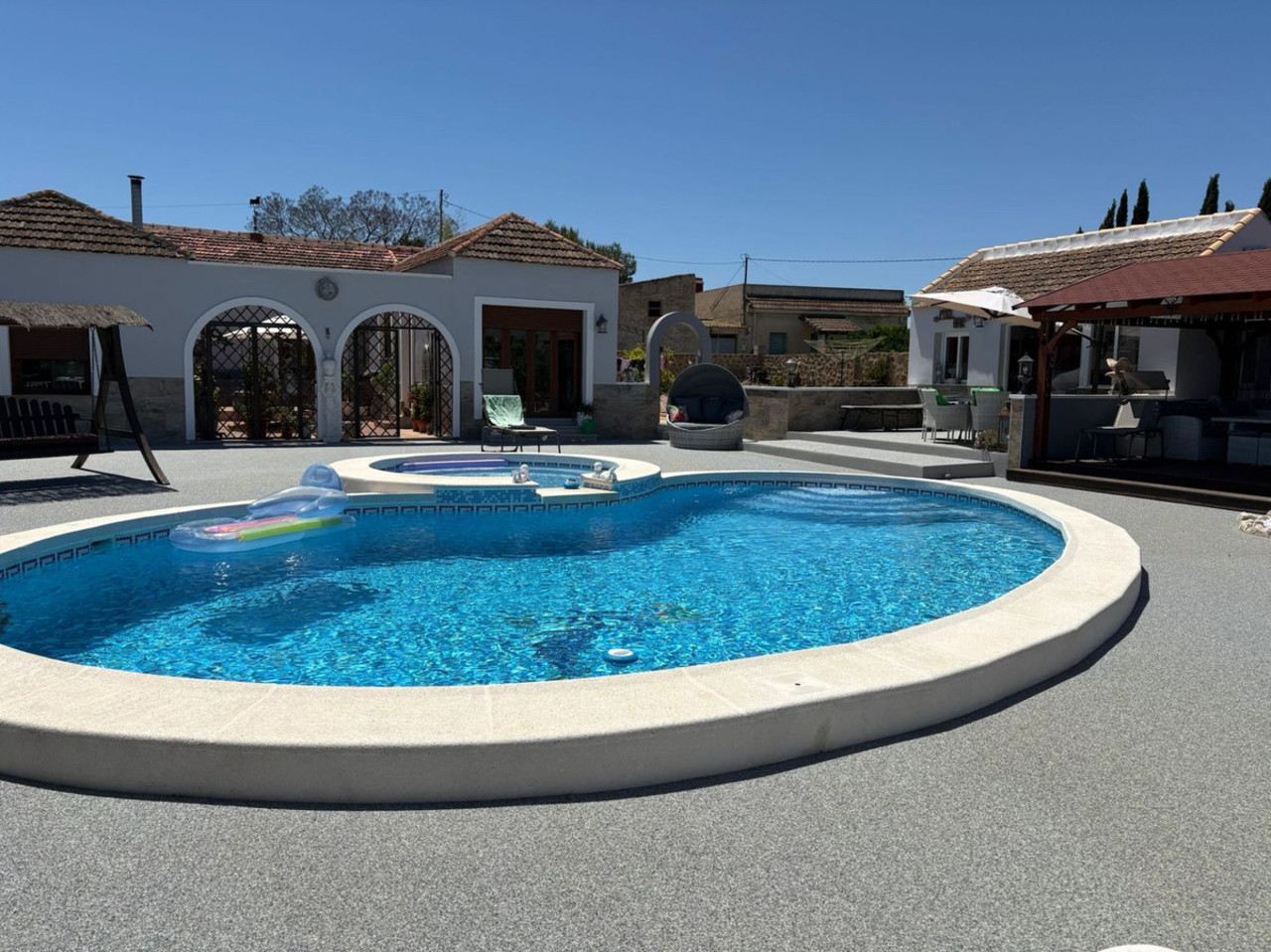 5 bedroom Villa for sale in Jacarilla
