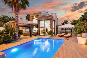 5 bedroom Villa te koop in Cabo Roig