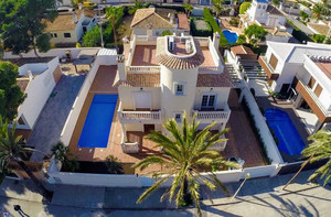 4 bedroom Villa te koop in Cabo Roig