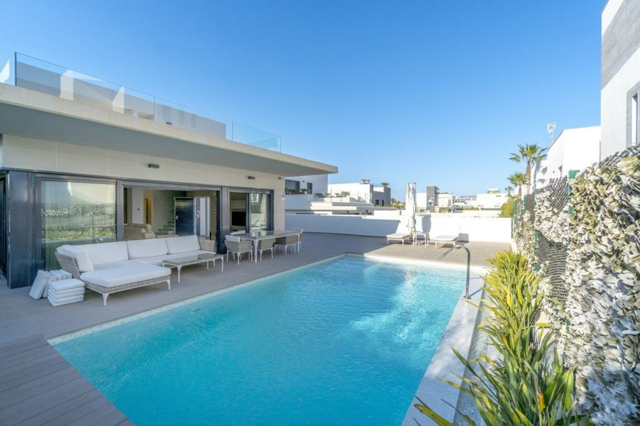 3 bedroom Villa for sale in Orihuela Costa