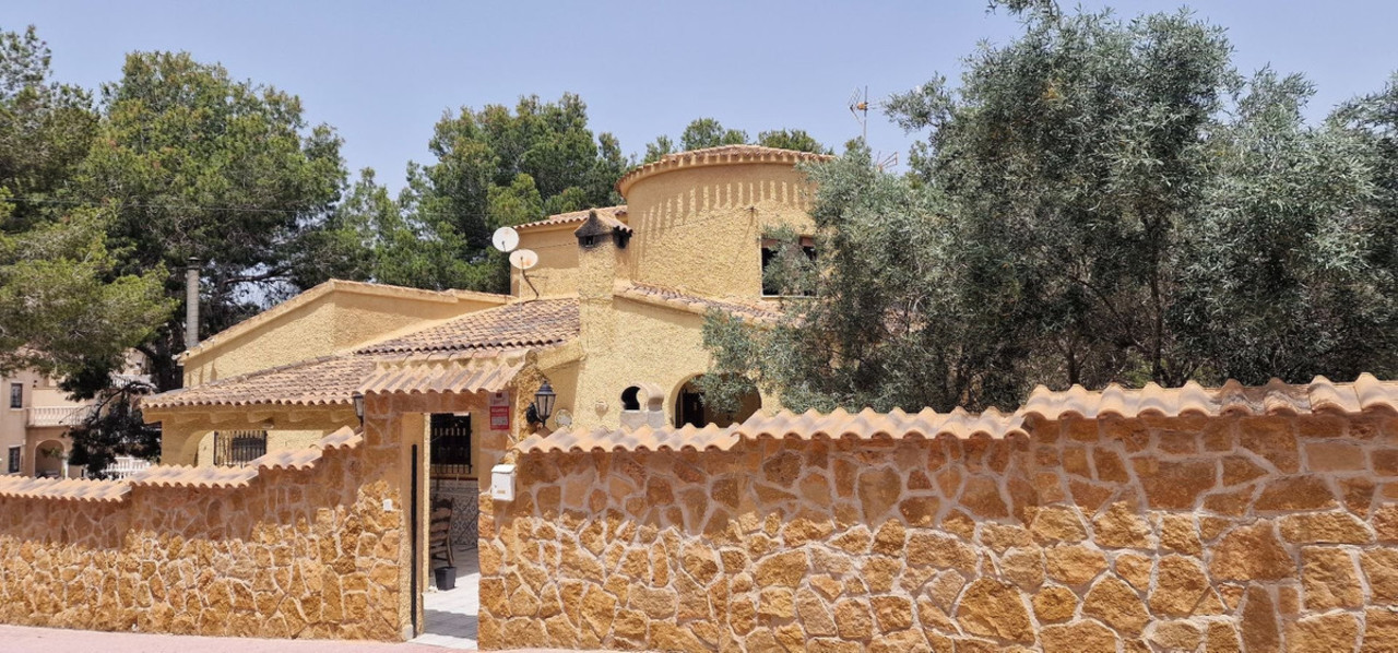6 bedroom Villa te koop in Orihuela