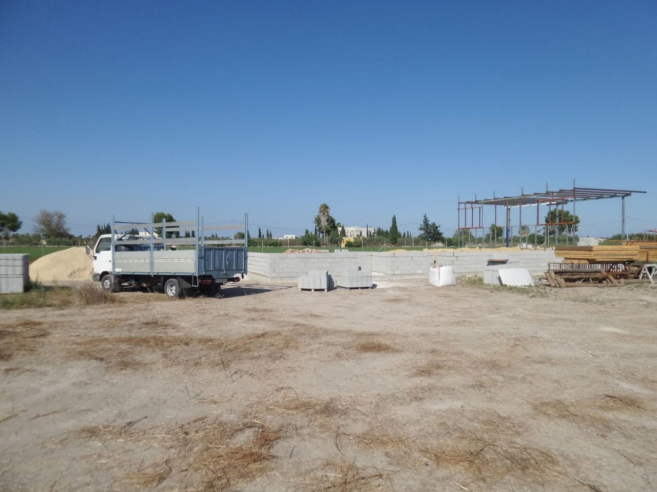 Comercial se vende en Catral