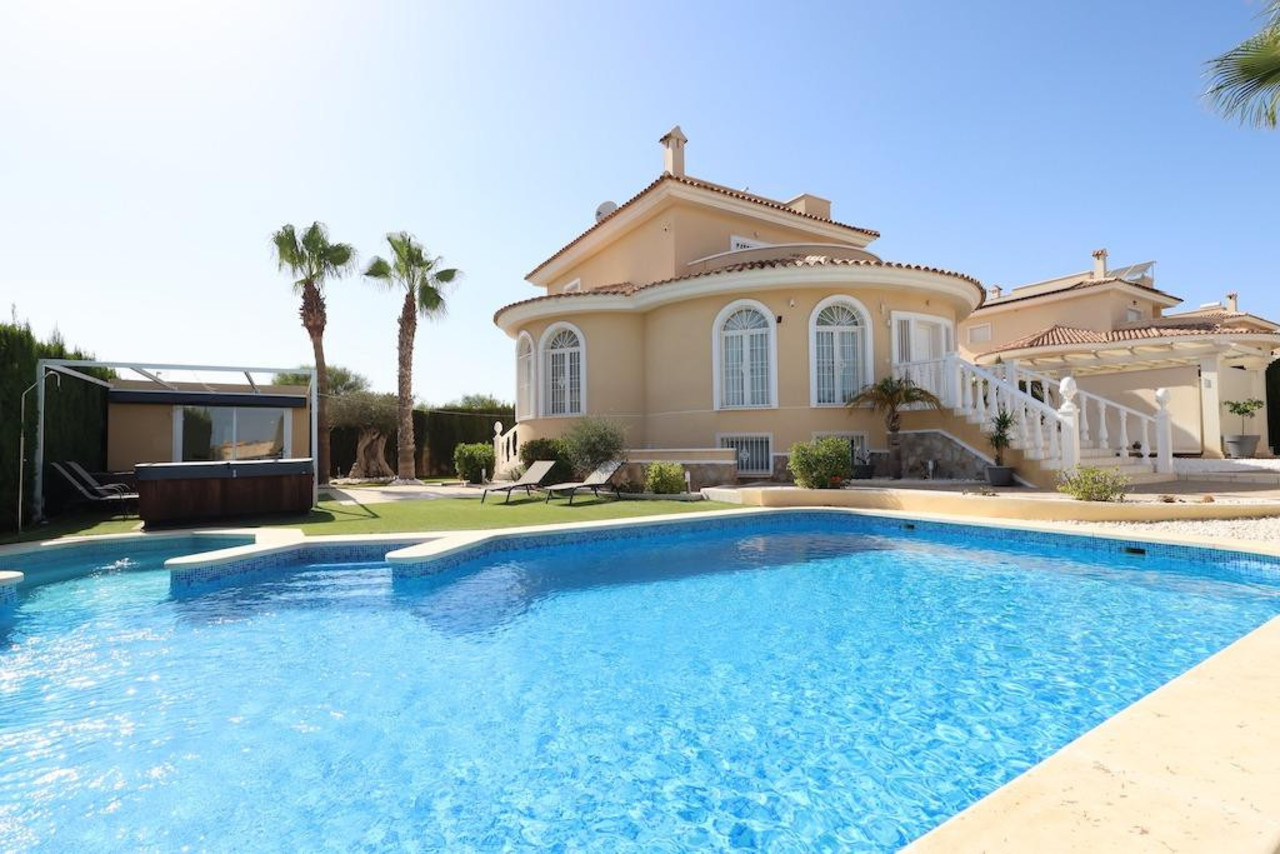 5 schlafzimmer Villa 
zum verkauf in Ciudad Quesada