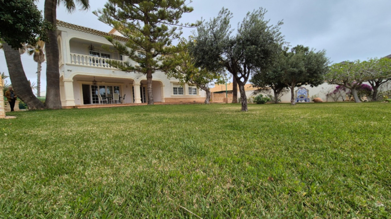 7 bedroom Villa for sale in Orihuela
