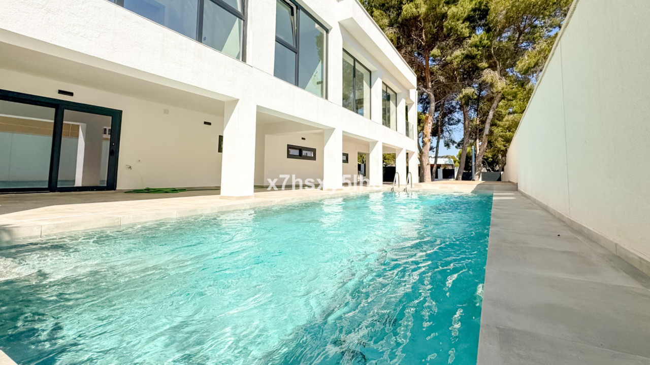 4 bedroom Villa for sale in Los Balcones