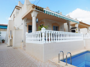 3 bedroom Villa te koop in Villamartin