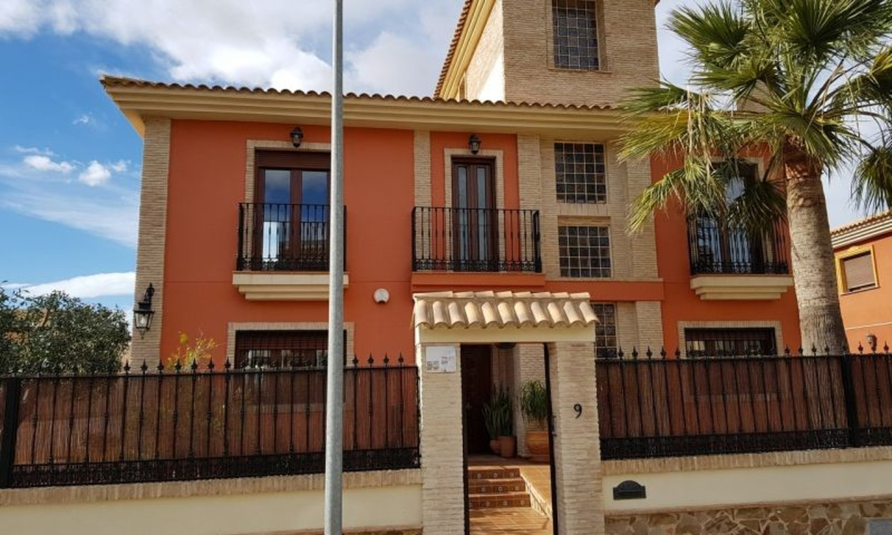 4 bedroom Villa te koop in Torrevieja