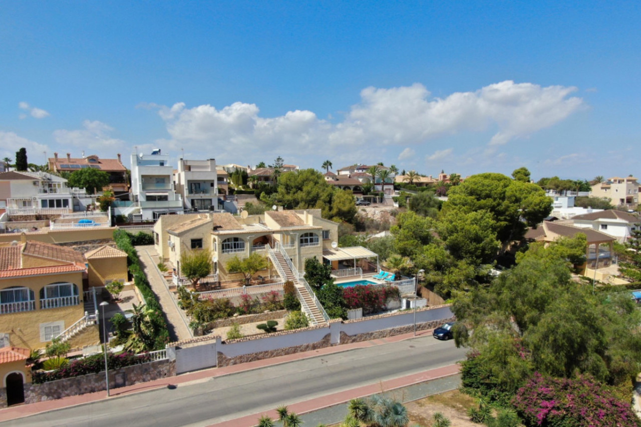 7 bedroom Villa te koop in Torrevieja