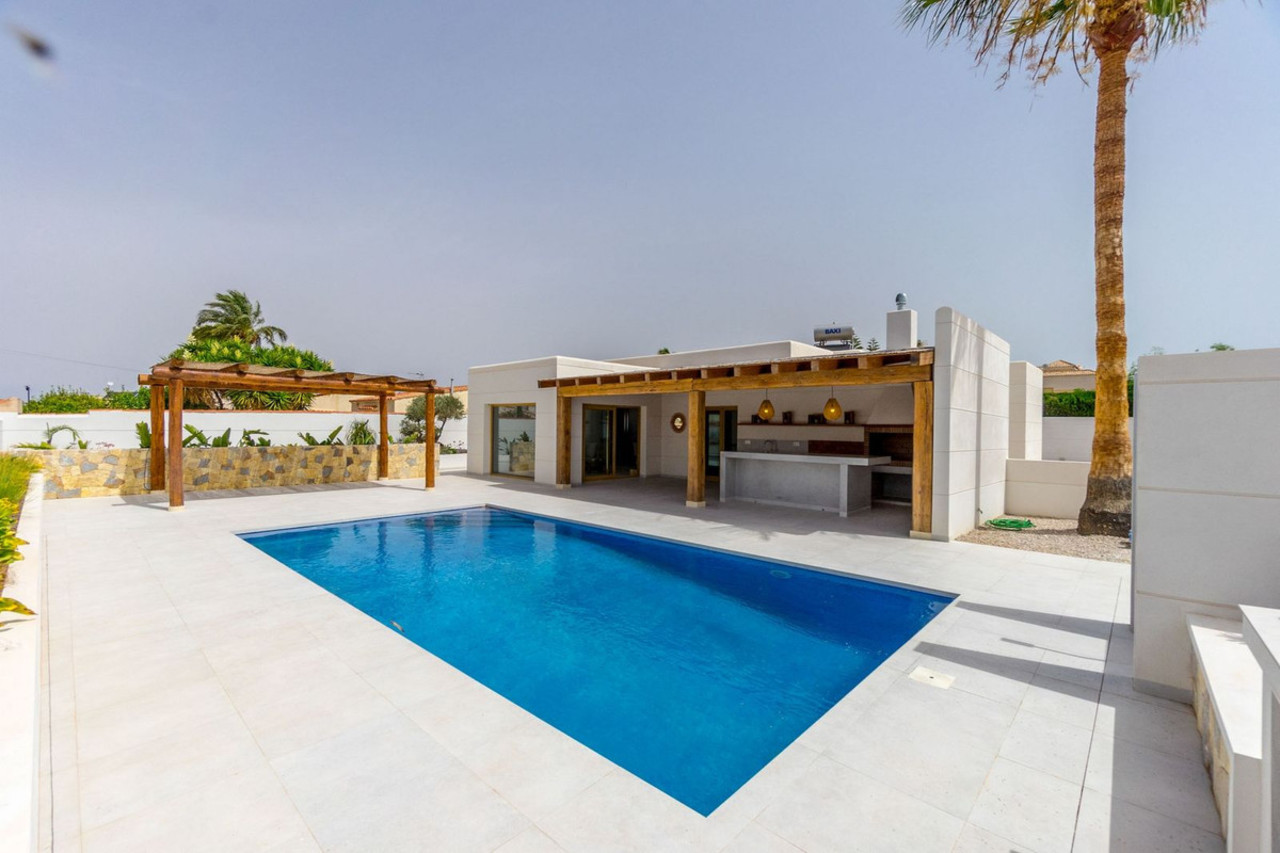 4 bedroom Villa se vende en Torrevieja 