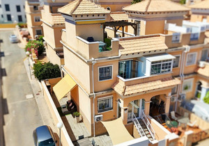 3 спальни Вилла для продажи в Orihuela Costa