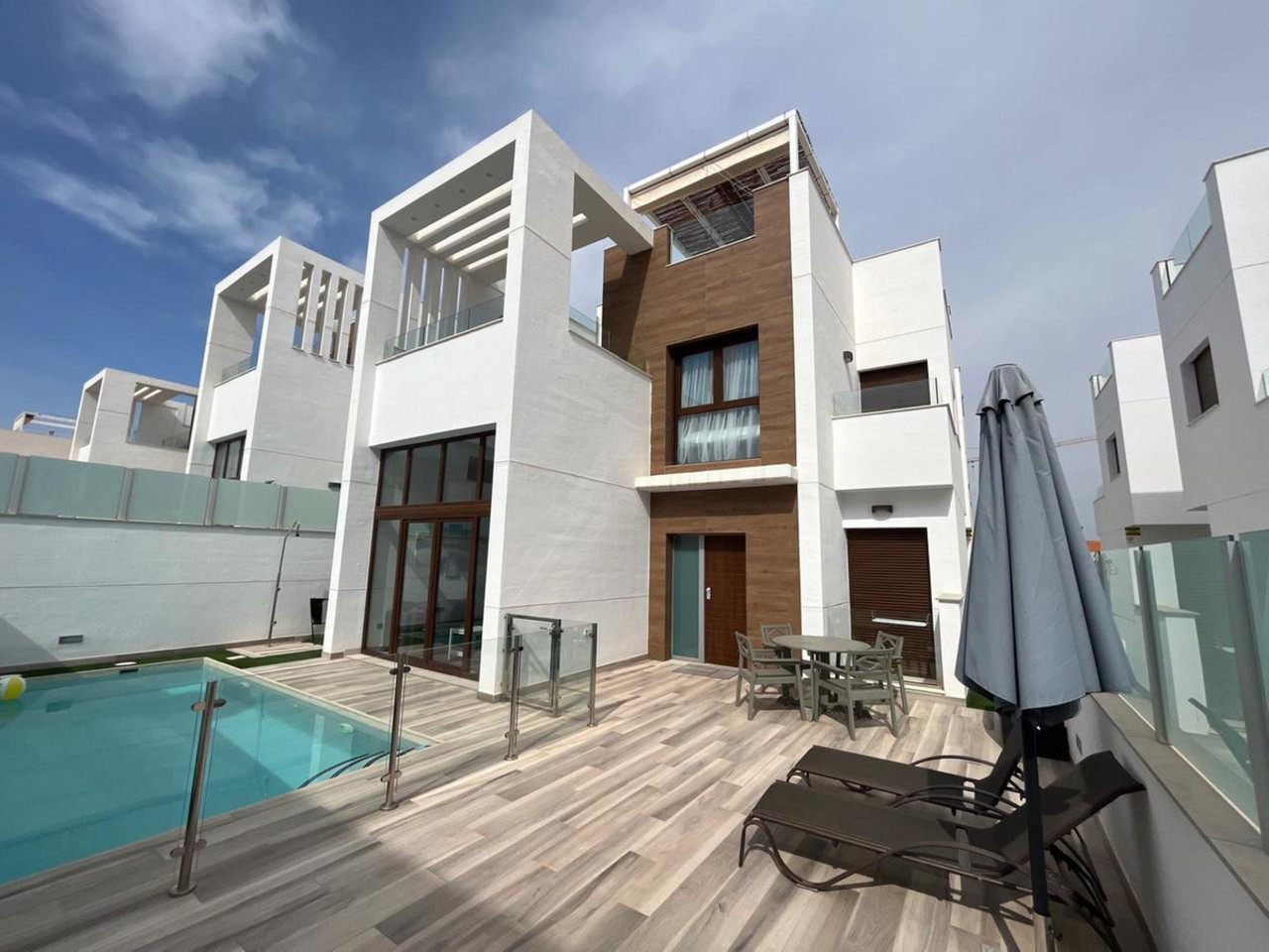 3 bedroom Villa for sale in Los Balcones