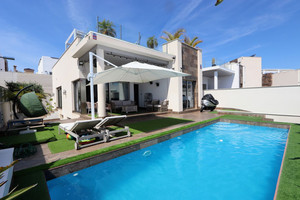 5 bedroom Villa te koop in Villamartin