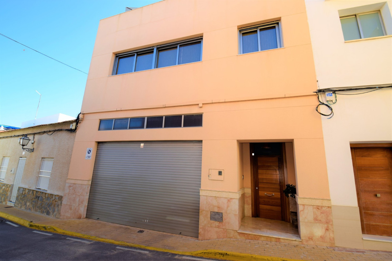 4 спальни Вилла для продажи в Guardamar del Segura
