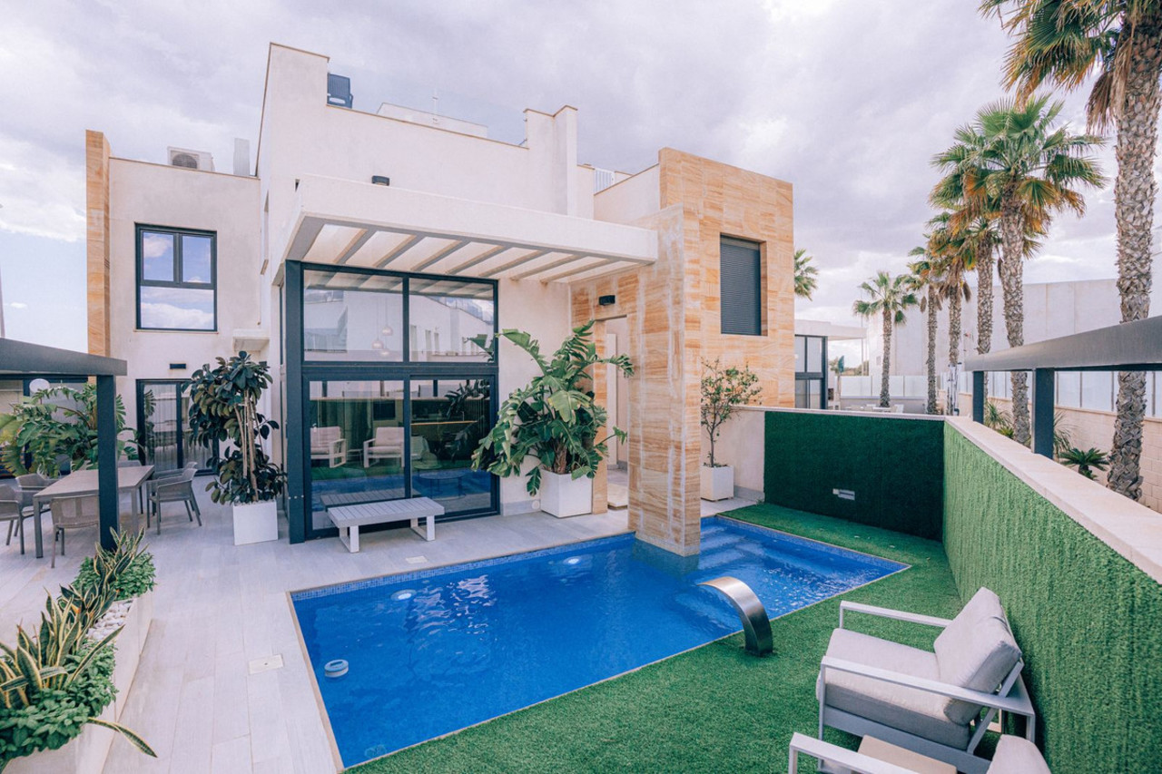 3 schlafzimmer Villa 
zum verkauf in Cabo Roig 