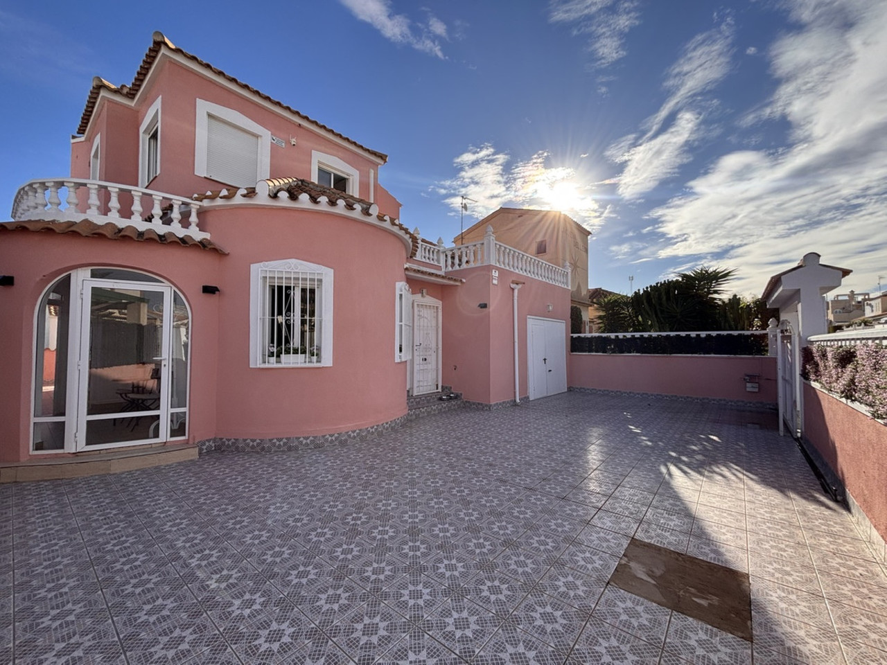 5 schlafzimmer Villa 
zum verkauf in Playa Flamenca