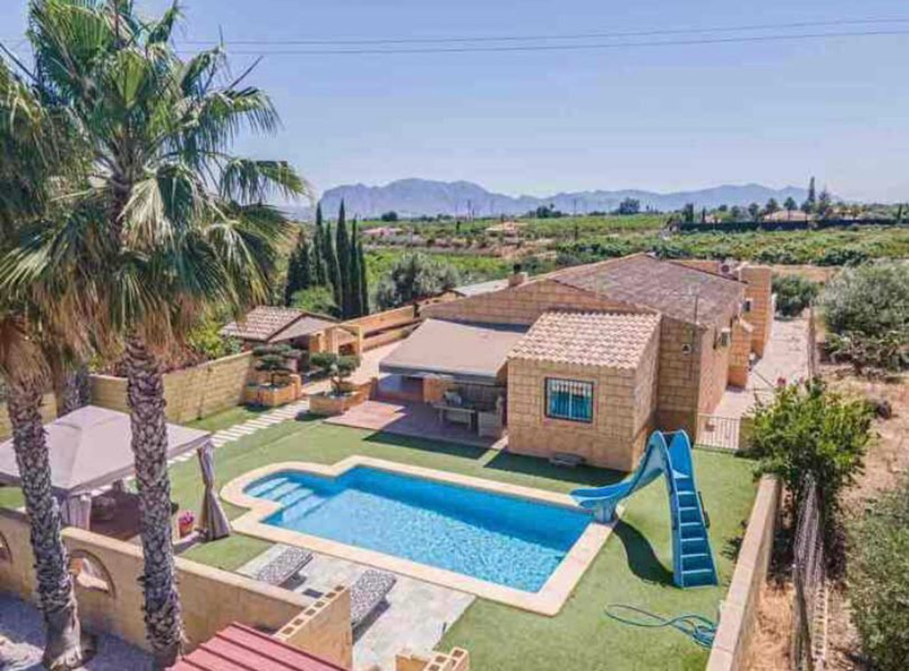 5 bedroom Villa te koop in Albatera