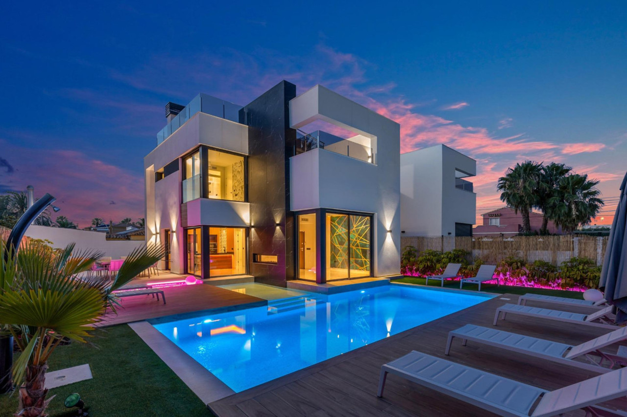 3 bedroom Villa for sale in Torrevieja