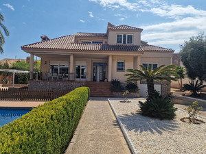 4 bedroom Villa for sale in Mil Palmeras