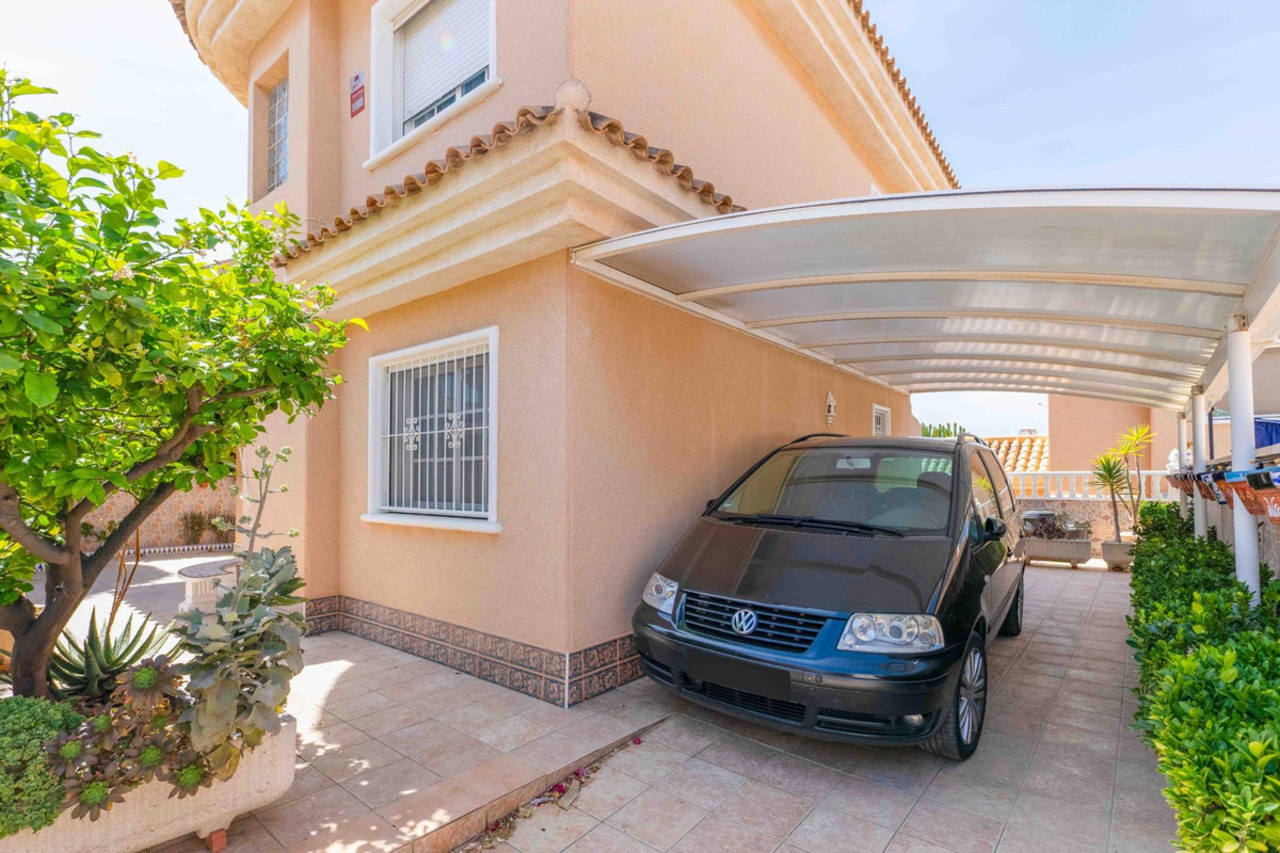3 schlafzimmer Villa 
zum verkauf in Punta Prima 