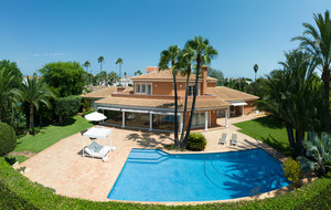 7 bedroom Villa for sale in Denia