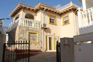 4 bedroom Villa te koop in Orihuela Costa