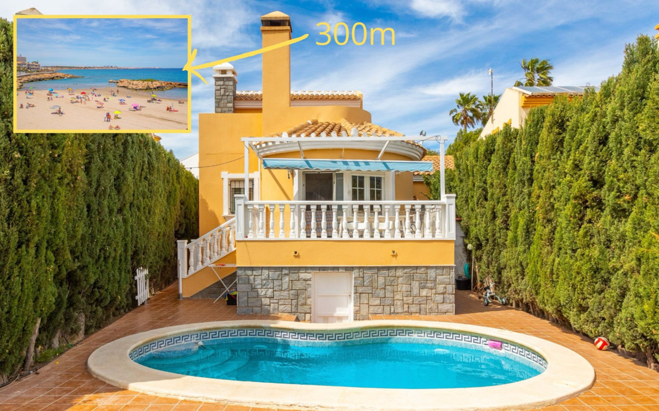 4 schlafzimmer Villa 
zum verkauf in Cabo Roig 