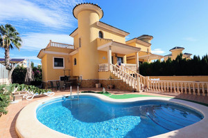 3 bedroom Villa for sale in Villamartin