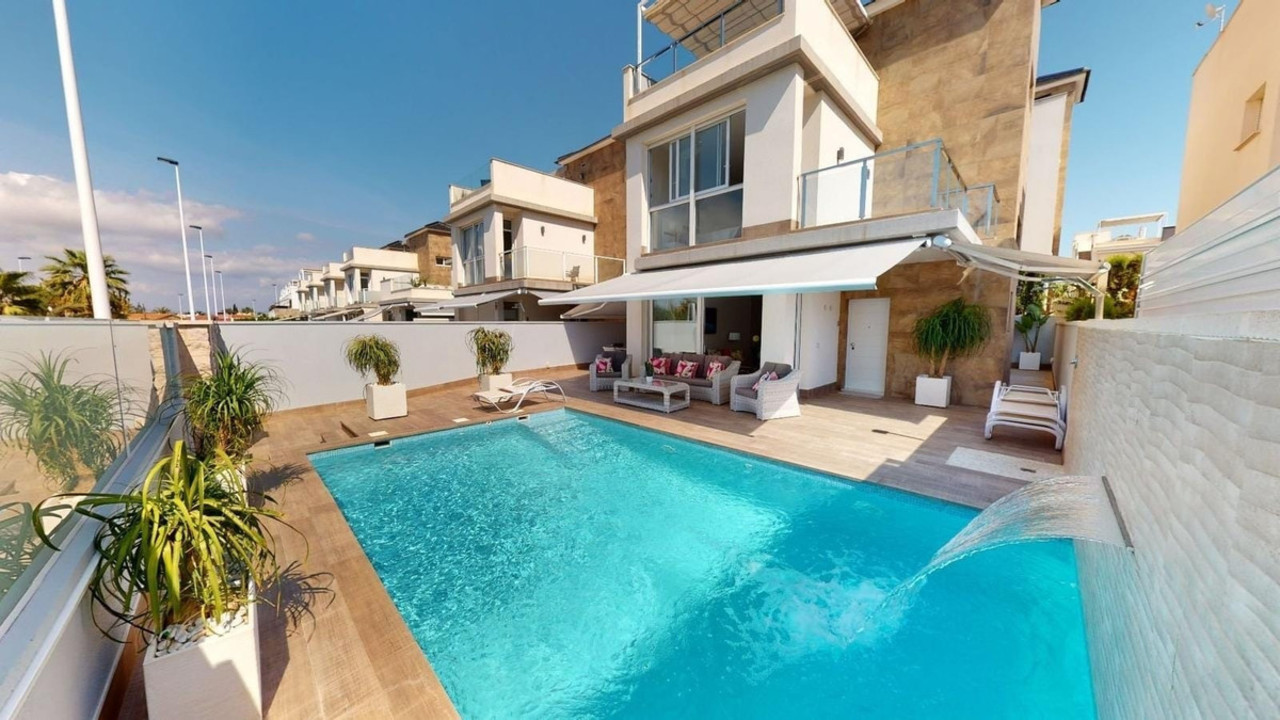 4 bedroom Villa te koop in Torrevieja