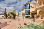 7 bedroom Villa te koop in Orihuela
