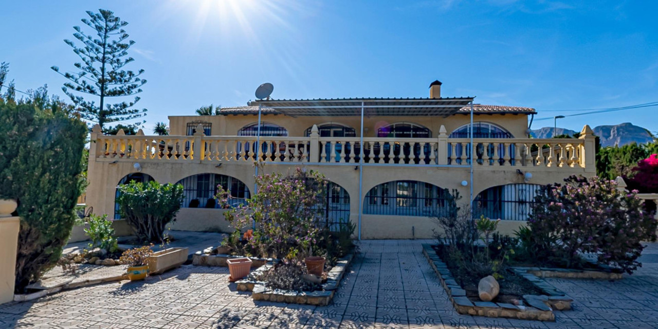 8 bedroom Villa te koop in La Nucia