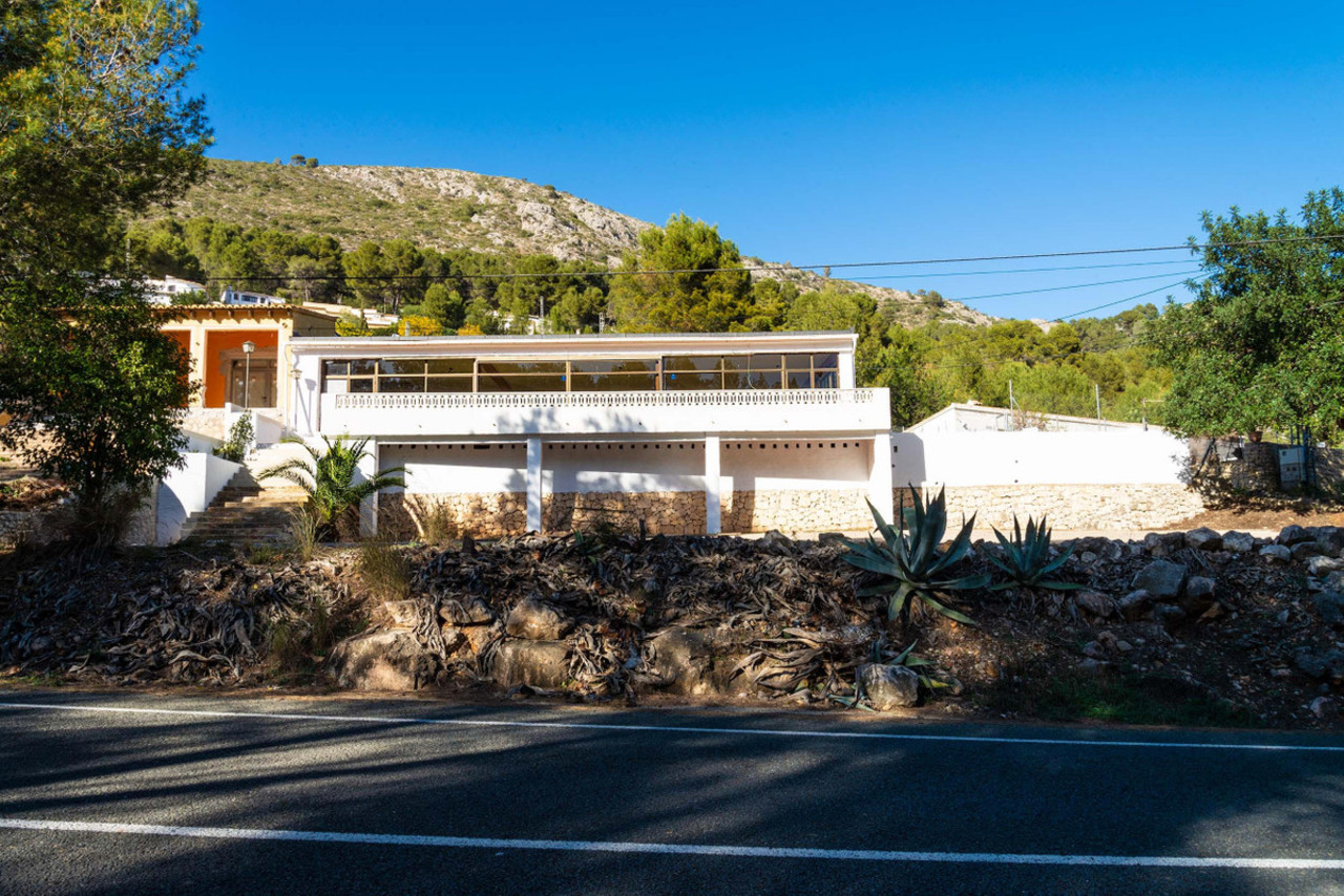 Commercial for sale in Alcalali