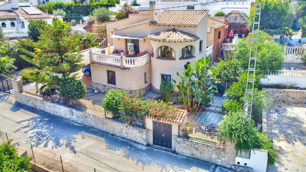 4 schlafzimmer Villa 
zum verkauf in Orba
