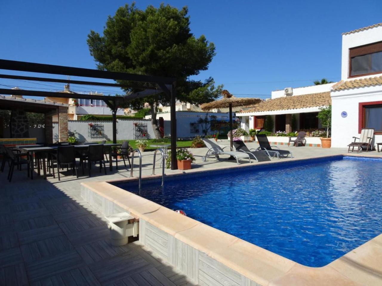 9 schlafzimmer Villa 
zum verkauf in Cabo Roig 