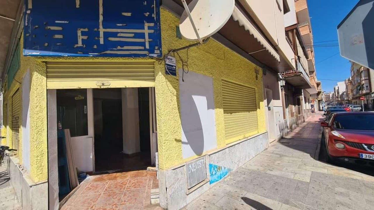 Comercial se vende en Torrevieja