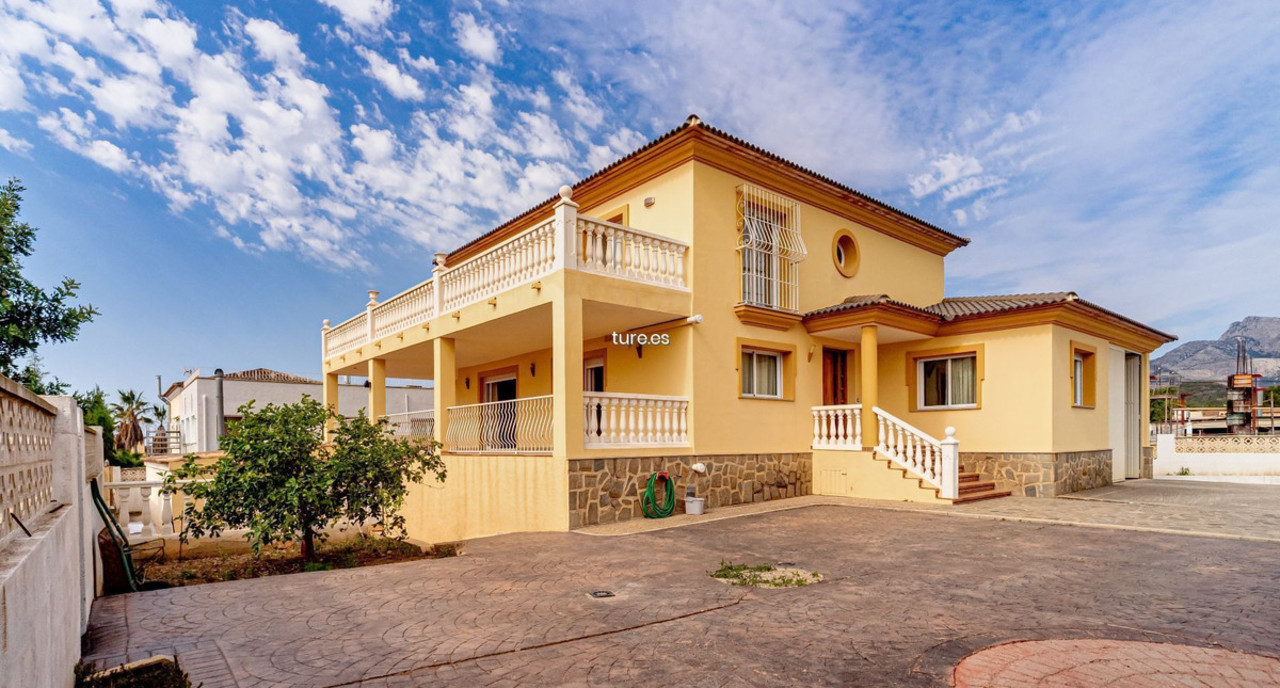 7 bedroom Villa à vendre à La Nucia