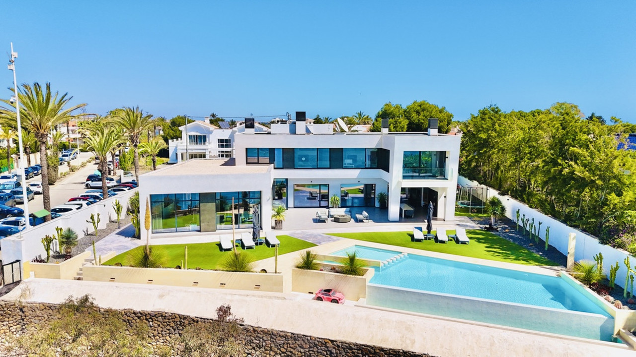 4 bedroom Villa te koop in La Zenia