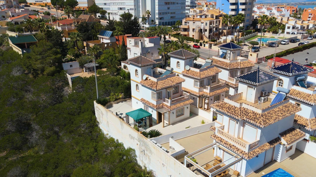 3 bedroom Villa for sale in La Mata