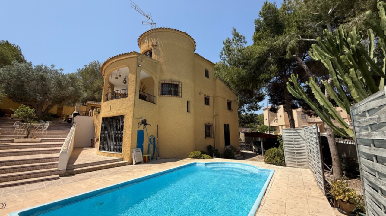 6 bedroom Villa for sale in Orihuela