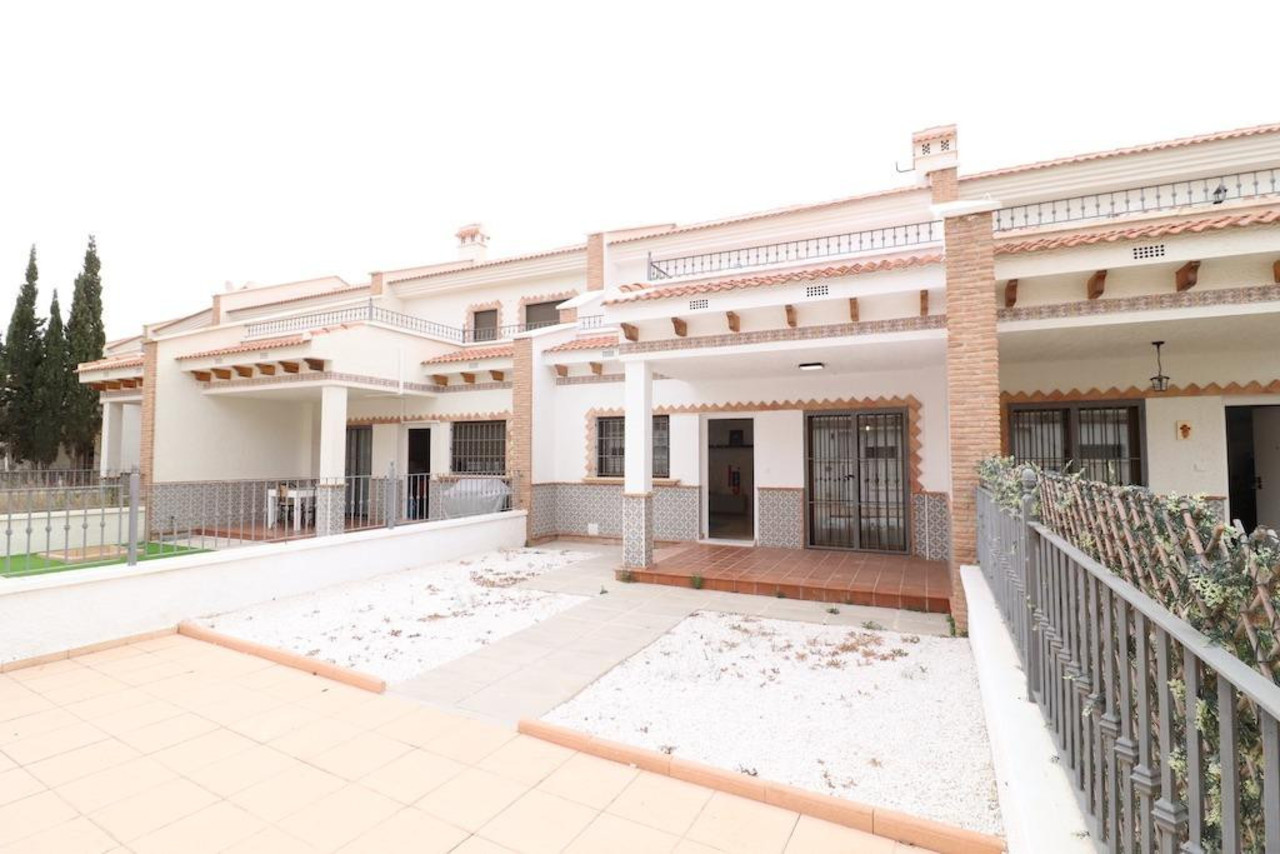 3 bedroom Villa se vende en San Miguel de Salinas 