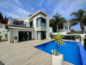 4 bedroom Villa for sale in Finestrat